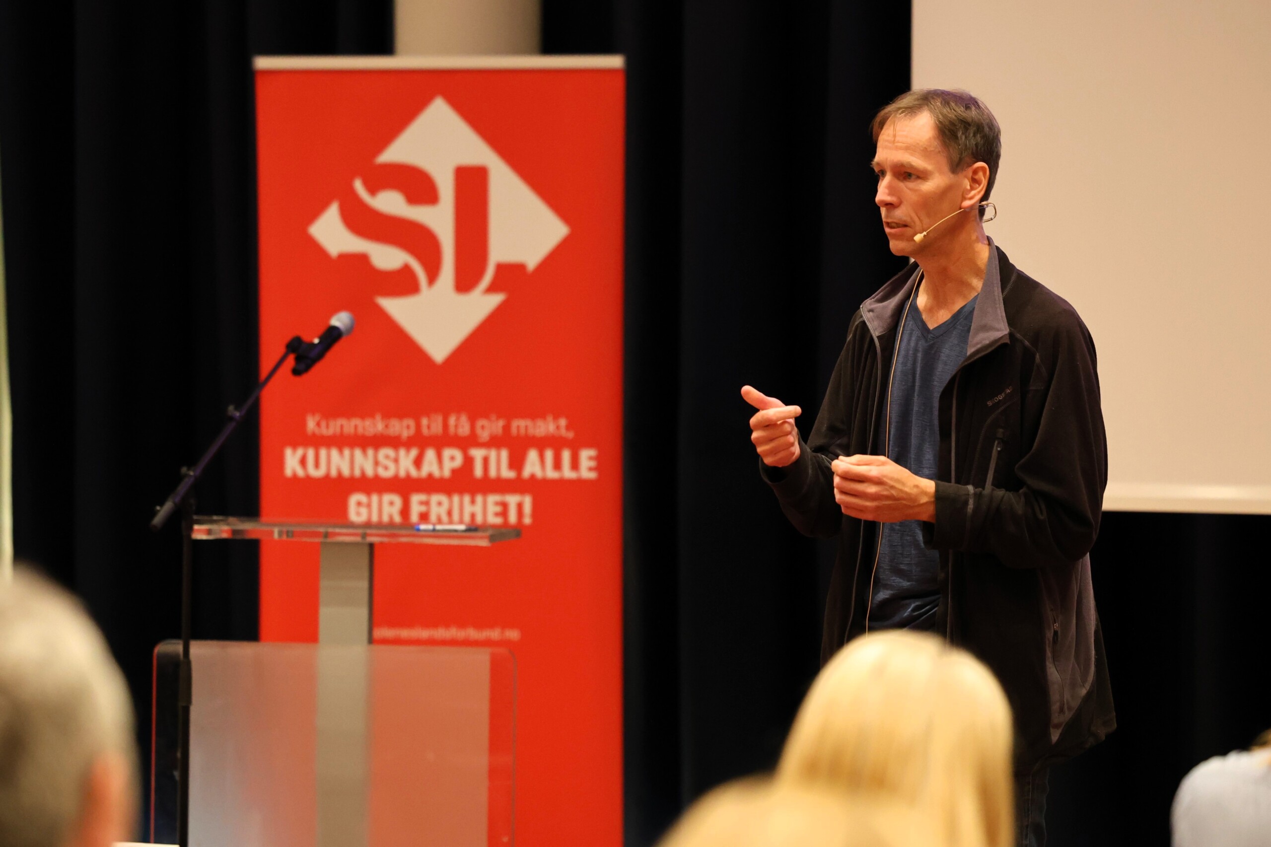 Egil Nygaard er professor ved Universitetet i Oslo (UiO) og leder for HeaLS-prosjektet. Tirsdag innledet han for landsstyret. (Foto: Skolenes landsforbund)