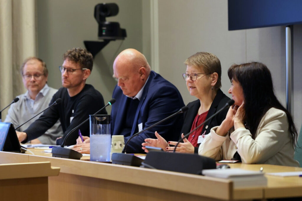 Høring på Stortinget: Stortingsmeldingen «En mer praktisk skole – bedre læring, motivasjon og trivsel på 5. til 10. trinn». Nestleder i Skolenes landsforbund, Bodil Gullseth. (Foto: Skolenes landsforbund)