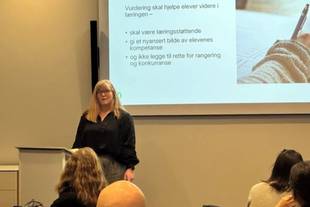 Utdanningsdirektoratet har fått oppdrag om å lage læringsstøttende prøver som skal erstatte dagens nasjonale prøver. Forbundssekretær Lene Bakkedal