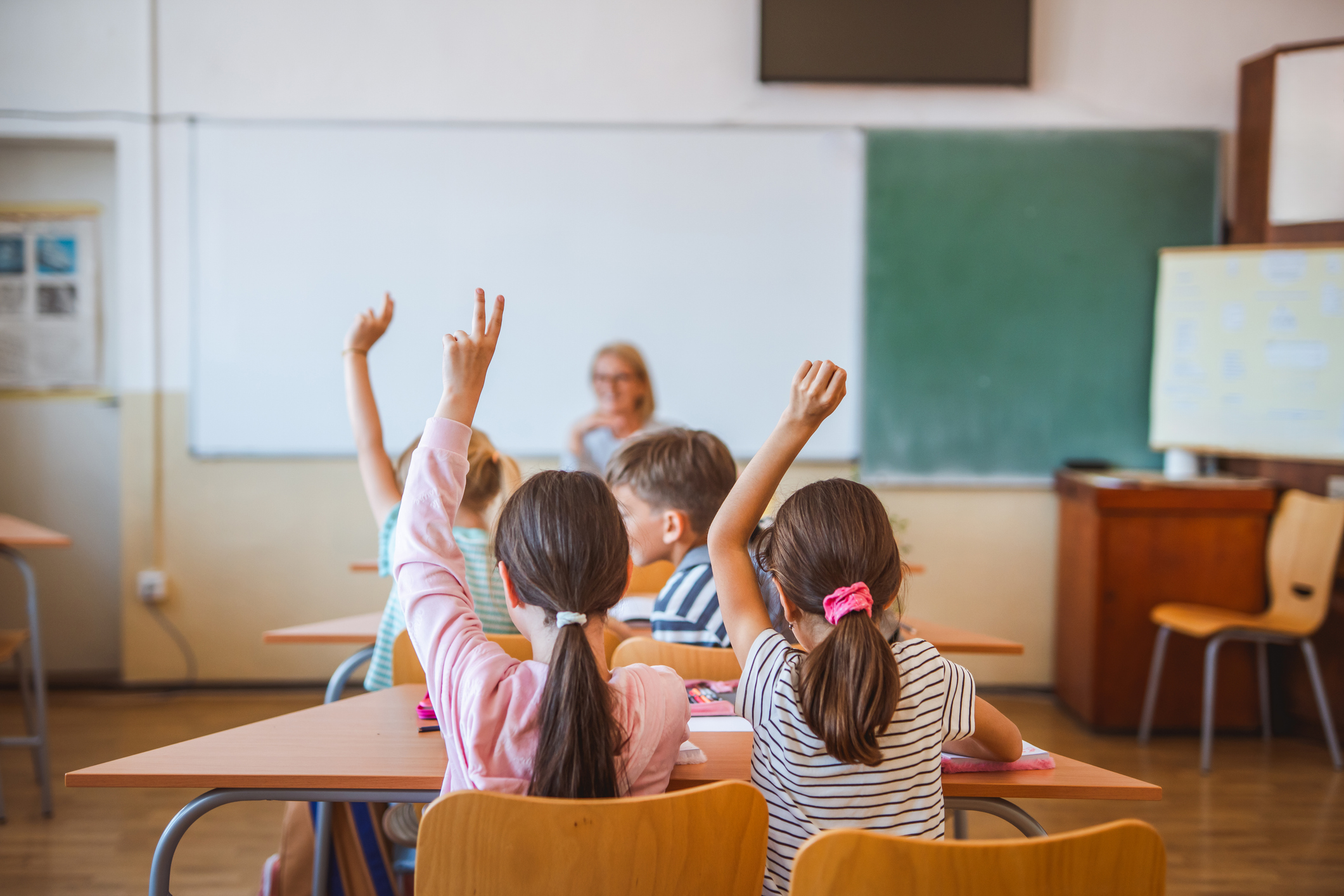 Lærernormen må gjelde på skolenivå, mener Skolenes landsforbund. Klasserom Elever