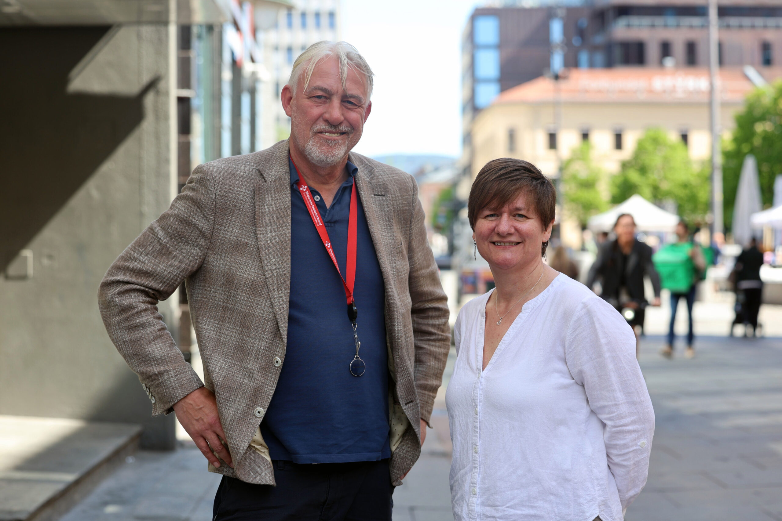 Forbundsleder Jon Oddvar Holthe og Helene Harsvik Skeibrok, forhandlingsleder i LO Kommune.