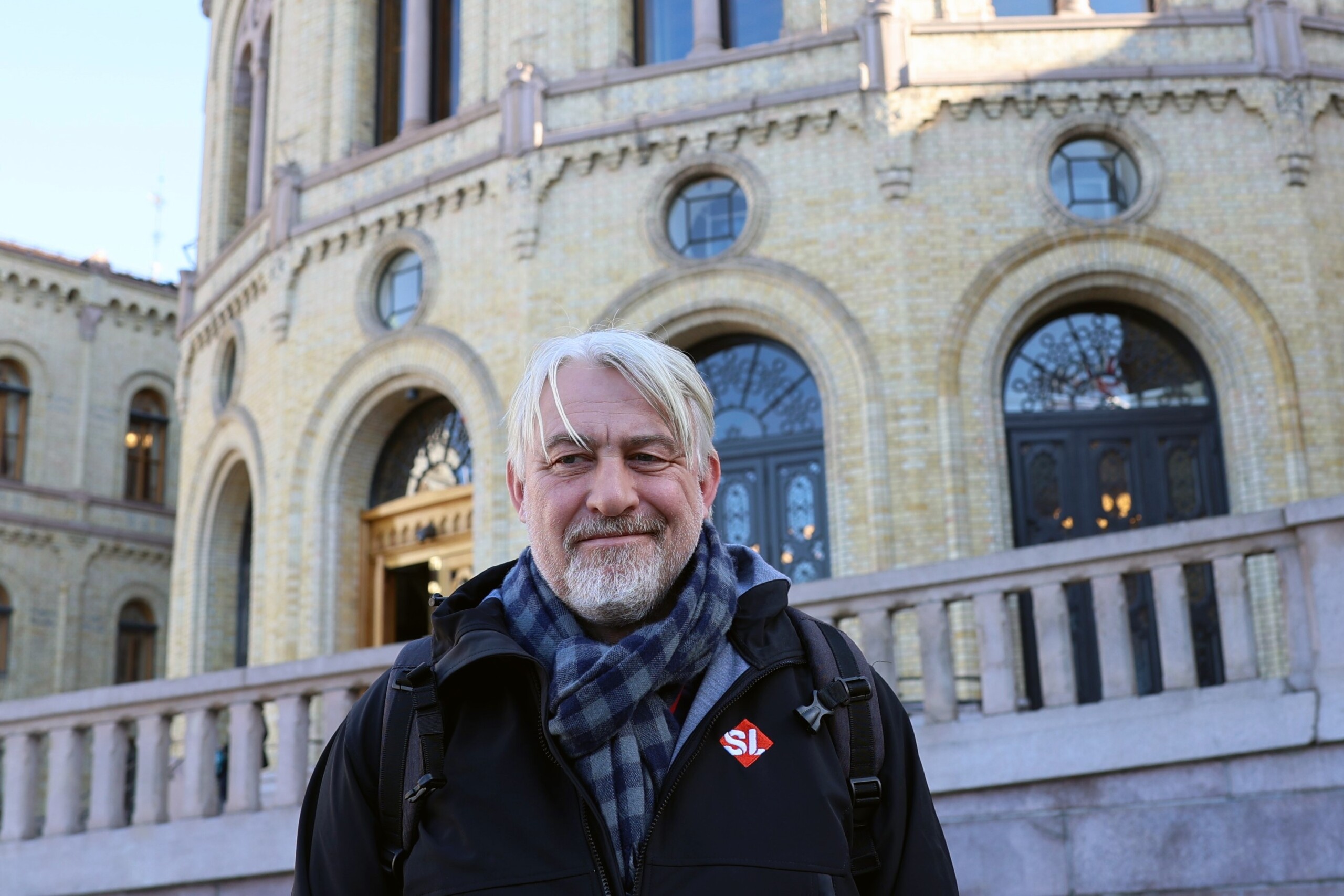 Jon Oddvar Holthe foran Stortinget